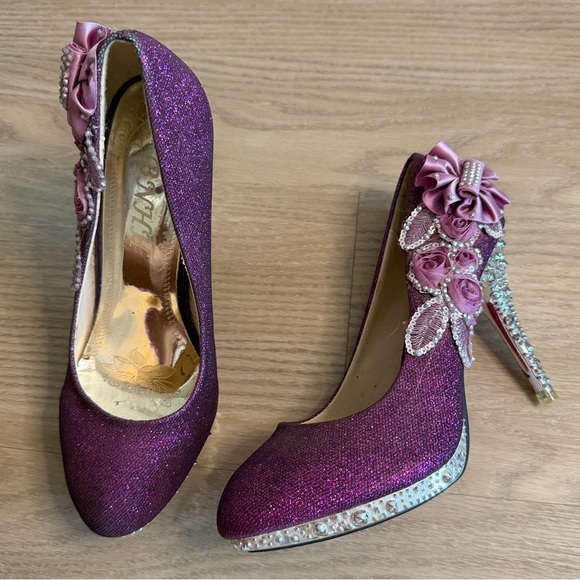 Red bottom PRINCESS heels - Picture 3 of 6